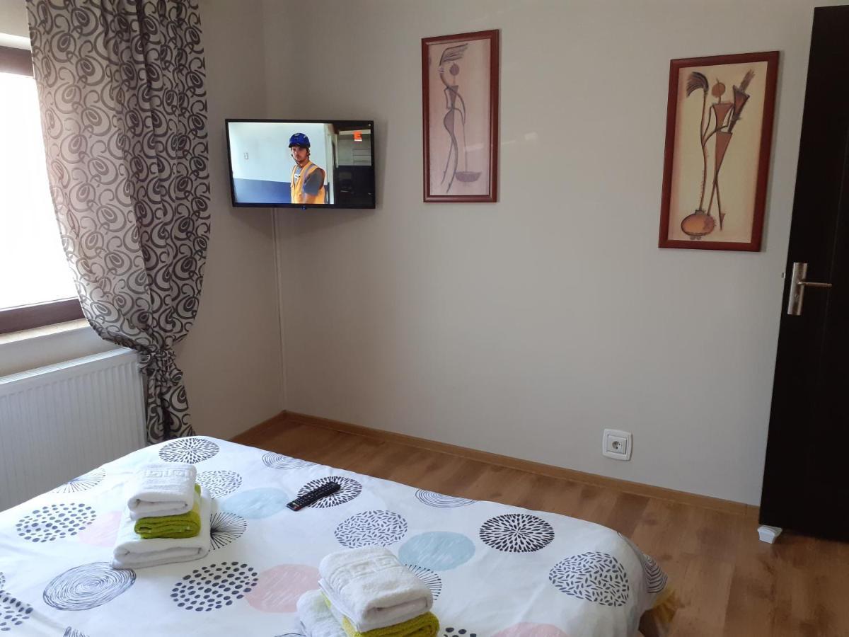 Apartament Cristina Cu Doua Dormitoare & Balcon & Parcare Proprie Onesti Bagian luar foto